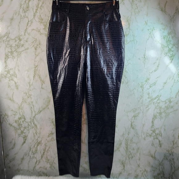 MISSGUIDED Black Reptile Patterned Polyurethene Skinny Pants - Picture 2 of 12
